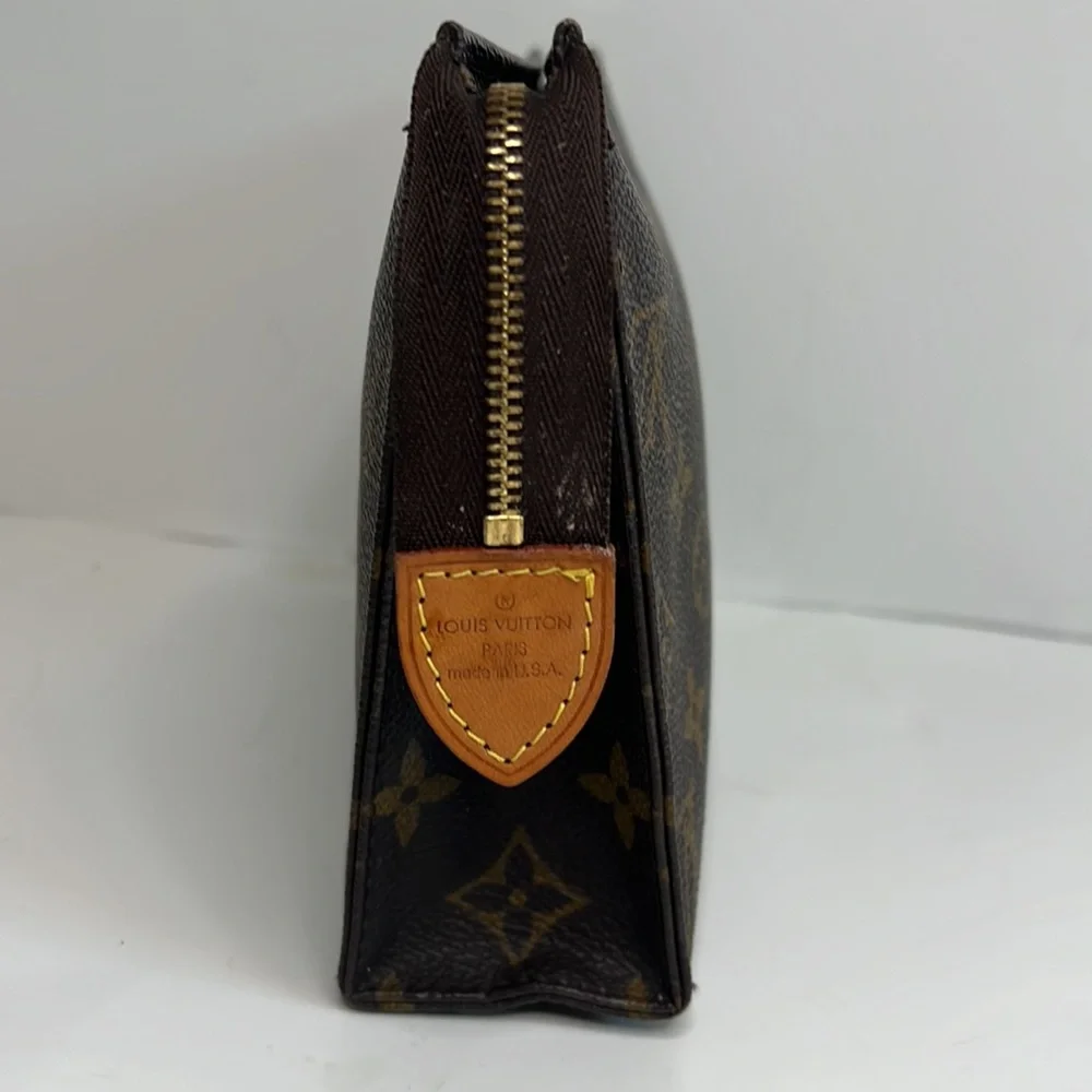 SOLD. Louis Vuitton Toiletry 19 pouch monogram - Picture 4 of 13